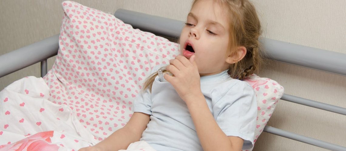 Mon enfant a une pneumonie : comment le soigner ?